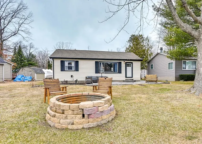 Sand Lakefront Retreat | Private Dock & Fire Pit