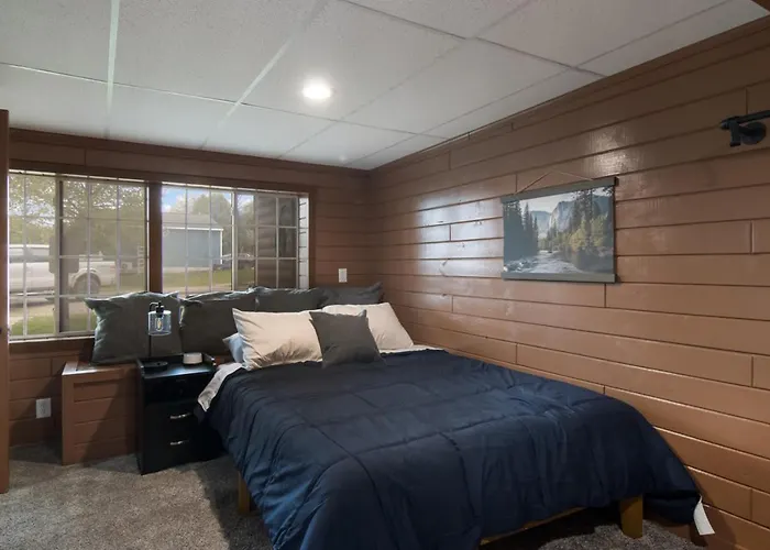 1Br Fife Lake Haven With Fire Pit & Hot Tub