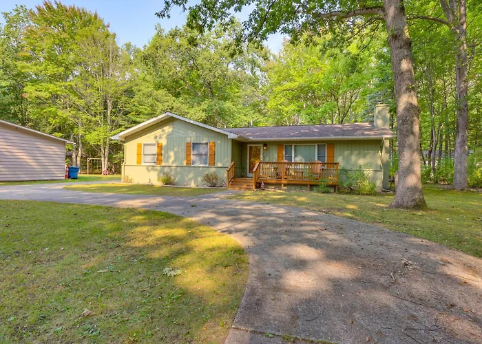 Houghton Lake Cottage Escape W/ Patio!