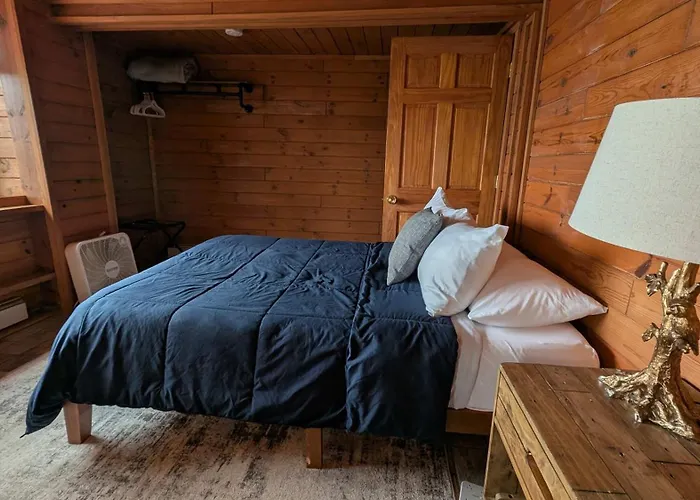 1Br Fife Lake Haven With Fire Pit & Hot Tub